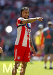02.05.2026, Fussball Bundesliga 2025/2026, 32.Spieltag, FC Bayern München - 1.FC Heidenheim, in der Allianz-Arena München, Michael Olise (FC Bayern München) beim Aufwärmen. 