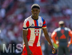 02.05.2026, Fussball Bundesliga 2025/2026, 32.Spieltag, FC Bayern München - 1.FC Heidenheim, in der Allianz-Arena München, Bara Sapoko Ndiaye (Bayern München) beim Aufwärmen.
