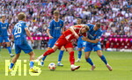 02.05.2026, Fussball Bundesliga 2025/2026, 32.Spieltag, FC Bayern München - 1.FC Heidenheim, in der Allianz-Arena München, v.li: Hennes Behrens (1.FC Heidenheim), Harry Kane (FC Bayern München) gegen Jonas Föhrenbach (1. FC Heidenheim 1846) 