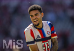 02.05.2026, Fussball Bundesliga 2025/2026, 32.Spieltag, FC Bayern München - 1.FC Heidenheim, in der Allianz-Arena München, Luis Diaz (FC Bayern München) beim Aufwärmen gut gelaunt 