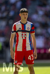 02.05.2026, Fussball Bundesliga 2025/2026, 32.Spieltag, FC Bayern München - 1.FC Heidenheim, in der Allianz-Arena München, Filip Pavic (FC Bayern München) beim Aufwärmen.