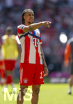 02.05.2026, Fussball Bundesliga 2025/2026, 32.Spieltag, FC Bayern München - 1.FC Heidenheim, in der Allianz-Arena München, Michael Olise (FC Bayern München) beim Aufwärmen. 