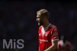02.05.2026, Fussball Bundesliga 2025/2026, 32.Spieltag, FC Bayern München - 1.FC Heidenheim, in der Allianz-Arena München, Konrad Laimer (FC Bayern München) nachdenklich im Streiflicht
