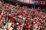 02.05.2026, Fussball Bundesliga 2025/2026, 32.Spieltag, FC Bayern München - 1.FC Heidenheim, in der Allianz-Arena München, Fans Bayern schwenken ihre Schals 