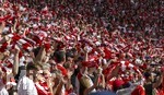 02.05.2026, Fussball Bundesliga 2025/2026, 32.Spieltag, FC Bayern München - 1.FC Heidenheim, in der Allianz-Arena München, Fans Bayern schwenken ihre Schals 