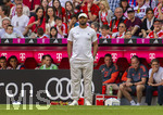 02.05.2026, Fussball Bundesliga 2025/2026, 32.Spieltag, FC Bayern München - 1.FC Heidenheim, in der Allianz-Arena München, Trainer Vincent Kompany (FC Bayern München) nachdenklich 