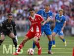 02.05.2026, Fussball Bundesliga 2025/2026, 32.Spieltag, FC Bayern München - 1.FC Heidenheim, in der Allianz-Arena München, v.lI. Jamal Musiala (Bayern München) gegen Jonas Föhrenbach (1. FC Heidenheim 1846) 