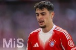 02.05.2026, Fussball Bundesliga 2025/2026, 32.Spieltag, FC Bayern München - 1.FC Heidenheim, in der Allianz-Arena München, Aleksandar Pavlovic (Bayern München)  nachdenklich 