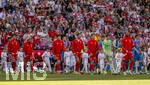 02.05.2026, Fussball Bundesliga 2025/2026, 32.Spieltag, FC Bayern München - 1.FC Heidenheim, in der Allianz-Arena München, Einmarsch der Mannschaften aufs Spielfeld, Hiroki Ito (FC Bayern München), Konrad Laimer (FC Bayern München), Min-jae Kim (Bayern München, Minjae Kim), Leon Goretzka (FC Bayern München), Josip Stanisic (Bayern München), Torwart Jonas Urbig (FC Bayern München), Jonathan Tah (FC Bayern München), Torwart Diant Ramaj (1.FC Heidenheim), 
