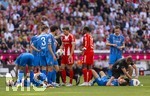 02.05.2026, Fussball Bundesliga 2025/2026, 32.Spieltag, FC Bayern München - 1.FC Heidenheim, in der Allianz-Arena München, Marvin Pieringer (re, 1. FC Heidenheim 1846) und Niklas Dorsch (li, 1. FC Heidenheim 1846) verletzt am Boden nach einem Zusammenprall miteinander.
