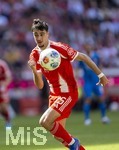 02.05.2026, Fussball Bundesliga 2025/2026, 32.Spieltag, FC Bayern München - 1.FC Heidenheim, in der Allianz-Arena München, Aleksandar Pavlovic (Bayern München)  am Ball 