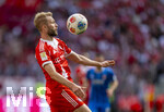 02.05.2026, Fussball Bundesliga 2025/2026, 32.Spieltag, FC Bayern München - 1.FC Heidenheim, in der Allianz-Arena München, Konrad Laimer (FC Bayern München) stoppt den Ball aus der Luft