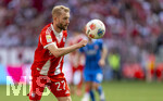 02.05.2026, Fussball Bundesliga 2025/2026, 32.Spieltag, FC Bayern München - 1.FC Heidenheim, in der Allianz-Arena München, Konrad Laimer (FC Bayern München) am Ball 