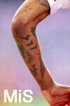 02.05.2026, Fussball Bundesliga 2025/2026, 32.Spieltag, FC Bayern München - 1.FC Heidenheim, in der Allianz-Arena München, Michael Olise (FC Bayern München) am Arm tätowiert.  
