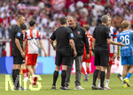 02.05.2026, Fussball Bundesliga 2025/2026, 32.Spieltag, FC Bayern München - 1.FC Heidenheim, in der Allianz-Arena München, Schiedsrichter Frank Willenborg nach dem Spiel im Gespräch mit Trainer Frank Schmidt (1. FC Heidenheim 1846) 