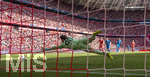02.05.2026, Fussball Bundesliga 2025/2026, 32.Spieltag, FC Bayern München - 1.FC Heidenheim, in der Allianz-Arena München, Torwart Jonas Urbig (FC Bayern München) im Hechtsprung