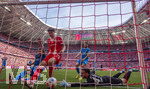 02.05.2026, Fussball Bundesliga 2025/2026, 32.Spieltag, FC Bayern München - 1.FC Heidenheim, in der Allianz-Arena München, Das entscheidende Tor zum 3:3.Ausgleich von Michael Olise (nicht im Bild, FC Bayern München), der Ball prallt vom Pfosten an das Bein von Torwart Diant Ramaj (re, 1.FC Heidenheim) und geht ins Tor. re: Marnon Busch (1. FC Heidenheim 1846),) li: Patrick Mainka (1.FC Heidenheim) und Min-jae Kim (Bayern München, Minjae Kim)  

