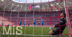 02.05.2026, Fussball Bundesliga 2025/2026, 32.Spieltag, FC Bayern München - 1.FC Heidenheim, in der Allianz-Arena München, Nach dem späten Tor zum 3:3 Ausgleich von Michael Olise (nicht im Bild, FC Bayern München), der Ball prallt vom Pfosten an das Bein von Torwart Diant Ramaj (re, 1.FC Heidenheim) und geht ins Tor. Marnon Busch (1. FC Heidenheim 1846) und Patrick Mainka (1.FC Heidenheim) frustriert.

