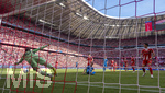 02.05.2026, Fussball Bundesliga 2025/2026, 32.Spieltag, FC Bayern München - 1.FC Heidenheim, in der Allianz-Arena München, Torschuss zum 0:1 von Budu Zivzivadze (mitte, 1. FC Heidenheim) gegen Torwart Jonas Urbig (li, FC Bayern München)