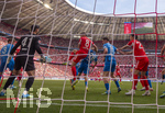 02.05.2026, Fussball Bundesliga 2025/2026, 32.Spieltag, FC Bayern München - 1.FC Heidenheim, in der Allianz-Arena München, Torschuss zum 2:2 von Leon Goretzka (FC Bayern München) gegen Torwart Diant Ramaj (li, 1.FC Heidenheim) , Hennes Behrens (1.FC Heidenheim) und Budu Zivzivadze (1. FC Heidenheim 1846) ohne Chance einzugreifen. re: Hiroki Ito (FC Bayern München) li: Jan Schöppner (1. FC Heidenheim 1846) 