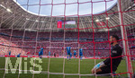 02.05.2026, Fussball Bundesliga 2025/2026, 32.Spieltag, FC Bayern München - 1.FC Heidenheim, in der Allianz-Arena München, Nach dem späten Tor zum 3:3 Ausgleich von Michael Olise (nicht im Bild, FC Bayern München), der Ball prallt vom Pfosten an das Bein von Torwart Diant Ramaj (re, 1.FC Heidenheim) und geht ins Tor. Marnon Busch (1. FC Heidenheim 1846) und Patrick Mainka (1.FC Heidenheim) frustriert.

