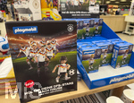 04.05.2026, Fussball Deutsche Nationalmannschaft und WM 2026 in den USA,  DFB-Stars als Playmobil-Figur, PLAYMOBIL bietet in Lizenz des DFB kleine Plastikfiguren der Spieler der Nationalmannschaft an. Auf den Produkten zu sehen: Joshua Kimmich (Deutschland), Florian Wirtz (Deutschland), Nick Woltemade (Deutschland), Jonathan Tah (Deutschland), Waldemar Anton (Deutschland), Nico Schlotterbeck (Deutschland), David Raum (Deutschland), Kai Hawertz (Deutschland) 