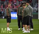 06.05.2026, Fussball UEFA Championsleague 2025/2026: Halbfinale Rückpiel,  FC Bayern München - Paris St. Germain, in der Allianz-Arena München, Joshua Kimmich (FC Bayern München) , Alphonso Davies (FC Bayern München), Lennart Karl (FC Bayern München) , Aleksandar Pavlovic (FC Bayern München) usw. schauen vor dem Spiel kritisch drein.
  

