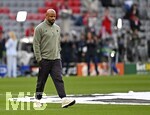 06.05.2026, Fussball UEFA Championsleague 2025/2026: Halbfinale Rückpiel,  FC Bayern München - Paris St. Germain, in der Allianz-Arena München, Trainer Vincent Kompany (FC Bayern München) läuft nachdenklich über den Rasen
  

