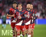 06.05.2026, Fussball UEFA Championsleague 2025/2026: Halbfinale Rückpiel,  FC Bayern München - Paris St. Germain, in der Allianz-Arena München, v.l. Aleksandar Pavlovic (FC Bayern München), Joshua Kimmich (FC Bayern München), Konrad Laimer (FC Bayern München) und Harry Kane (FC Bayern München) laufen sich warm
  

