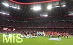 06.05.2026, Fussball UEFA Championsleague 2025/2026: Halbfinale Rückpiel,  FC Bayern München - Paris St. Germain, in der Allianz-Arena München, Beide Mannschaften stehen in einer Reihe
  

