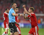 06.05.2026, Fussball UEFA Championsleague 2025/2026: Halbfinale Rückpiel,  FC Bayern München - Paris St. Germain, in der Allianz-Arena München, Schiedsrichter Joao Pinheiro (Portugal) pfeift nicht, Joshua Kimmich (FC Bayern München) diskutiert mit ihm
  

