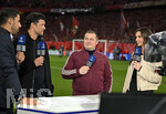 06.05.2026, Fussball UEFA Championsleague 2025/2026: Halbfinale Rückpiel,  FC Bayern München - Paris St. Germain, in der Allianz-Arena München, v.l. Sami Khedira, Michael Ballack, Sportvorstand Max Eberl (Bayern München) und Laura Wontorra (alle Deutschland).
  

