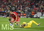 06.05.2026, Fussball UEFA Championsleague 2025/2026: Halbfinale Rückpiel,  FC Bayern München - Paris St. Germain, in der Allianz-Arena München, v.l. Willian Pacho (FC Paris Saint-Germain), Harry Kane (FC Bayern München) und Torwart Matvey Safonov (FC Paris Saint-Germain) 
  

