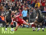 06.05.2026, Fussball UEFA Championsleague 2025/2026: Halbfinale Rückpiel,  FC Bayern München - Paris St. Germain, in der Allianz-Arena München, v.l. Vitinha (FC Paris Saint-Germain), Jamal Musiala (Bayern München) und Willian Pacho (FC Paris Saint-Germain) 
  

