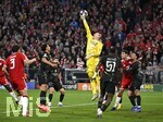 06.05.2026, Fussball UEFA Championsleague 2025/2026: Halbfinale Rückpiel,  FC Bayern München - Paris St. Germain, in der Allianz-Arena München, Torwart Matvey Safonov (FC Paris Saint-Germain) wehrt alles ab
  

