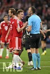 06.05.2026, Fussball UEFA Championsleague 2025/2026: Halbfinale Rückpiel,  FC Bayern München - Paris St. Germain, in der Allianz-Arena München, Schiedsrichter Joao Pinheiro (Portugal) diskutiert mit Joshua Kimmich (FC Bayern München) 
  

