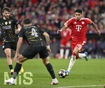 06.05.2026, Fussball UEFA Championsleague 2025/2026: Halbfinale Rückpiel,  FC Bayern München - Paris St. Germain, in der Allianz-Arena München, v.l. Lucas Beraldo (FC Paris Saint-Germain) gegen Luis Diaz (FC Bayern München) 
  


