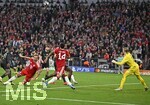 06.05.2026, Fussball UEFA Championsleague 2025/2026: Halbfinale Rückpiel,  FC Bayern München - Paris St. Germain, in der Allianz-Arena München, v.l. Harry Kane (FC Bayern München) gegen Torwart Matvey Safonov (FC Paris Saint-Germain) 
  

