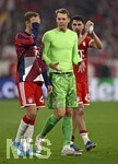06.05.2026, Fussball UEFA Championsleague 2025/2026: Halbfinale Rückpiel,  FC Bayern München - Paris St. Germain, in der Allianz-Arena München, Die Bayern Spieler sind nach dem Spiel enttäuscht , v.l. Josip Stanisic (Bayern München), Torwart Manuel Neuer (FC Bayern München) und Aleksandar Pavlovic (FC Bayern München) 
  

