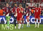 06.05.2026, Fussball UEFA Championsleague 2025/2026: Halbfinale Rückpiel,  FC Bayern München - Paris St. Germain, in der Allianz-Arena München, Die Bayern Spieler sind nach dem Spiel enttäuscht , v.l.Torwart Jonas Urbig (FC Bayern München), Torwart Sven Ulreich (FC Bayern München), Konrad Laimer (FC Bayern München), Raphael Guerreiro (FC Bayern München), Josip Stanisic (Bayern München) und Nicolas Jackson (FC Bayern München) 
  

