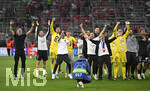 06.05.2026, Fussball UEFA Championsleague 2025/2026: Halbfinale Rückpiel,  FC Bayern München - Paris St. Germain, in der Allianz-Arena München, Die Pariser Spieler feiern mit ihrem Trainer Luis Enrique (FC Paris Saint-Germain)

