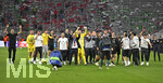 06.05.2026, Fussball UEFA Championsleague 2025/2026: Halbfinale Rückpiel,  FC Bayern München - Paris St. Germain, in der Allianz-Arena München, Die Pariser Spieler feiern mit ihrem Trainer Luis Enrique (FC Paris Saint-Germain) und Nasser Ghanim Al-Khelaifi (re, Paris) 

