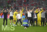 06.05.2026, Fussball UEFA Championsleague 2025/2026: Halbfinale Rückpiel,  FC Bayern München - Paris St. Germain, in der Allianz-Arena München, Die Pariser Spieler feiern mit ihrem Trainer Luis Enrique (FC Paris Saint-Germain)

