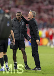 06.05.2026, Fussball UEFA Championsleague 2025/2026: Halbfinale Rückpiel,  FC Bayern München - Paris St. Germain, in der Allianz-Arena München, Jubei bei Trainer Luis Enrique (FC Paris Saint-Germain) nach dem Sieg mit Nuno Mendes (FC Paris Saint-Germain) 