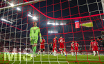 06.05.2026, Fussball UEFA Championsleague 2025/2026: Halbfinale Rückpiel,  FC Bayern München - Paris St. Germain, in der Allianz-Arena München, Torwart Manuel Neuer (FC Bayern München), Dayot Upamecano (FC Bayern München), Jonathan Tah (FC Bayern München), Aleksandar Pavlovic (Bayern München), Hiroki Ito (FC Bayern München), Joshua Kimmich (FC Bayern München), frustriert.