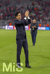 06.05.2026, Fussball UEFA Championsleague 2025/2026: Halbfinale Rückpiel,  FC Bayern München - Paris St. Germain, in der Allianz-Arena München, PSG-Eigner und Vorstandsvorsitzender Nasser Ghanim Al-Khelaifi (PSG) bedankt sich nach dem Spiel überglücklich bei den jubelnden Pariser Fans.