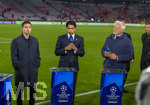 06.05.2026, Fussball UEFA Championsleague 2025/2026: Halbfinale Rückpiel,  FC Bayern München - Paris St. Germain, in der Allianz-Arena München, PSG-Eigner und Vorstandsvorsitzender Nasser Ghanim Al-Khelaifi (mitte, PSG) nach dem Spiel überglücklich bei CANAL Plus, dem TV-Sender aus Frankreich. re: TV-Experte David Ginola (Ex-Fussballer FRA)