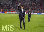 06.05.2026, Fussball UEFA Championsleague 2025/2026: Halbfinale Rückpiel,  FC Bayern München - Paris St. Germain, in der Allianz-Arena München, PSG-Eigner und Vorstandsvorsitzender Nasser Ghanim Al-Khelaifi (PSG) bedankt sich nach dem Spiel überglücklich bei den jubelnden Pariser Fans.