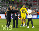 06.05.2026, Fussball UEFA Championsleague 2025/2026: Halbfinale Rückpiel,  FC Bayern München - Paris St. Germain, in der Allianz-Arena München, Schlussjubel nach dem Abpfiff bei Paris, v.li: Trainer Luis Enrique (FC Paris Saint-Germain), Luis Campos (Sportlicher Berater, Paris SG), Torwart Bilal Laurendon (FC Paris Saint-Germain), Co-Trainer Rafel Pol (Paris),