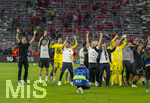 06.05.2026, Fussball UEFA Championsleague 2025/2026: Halbfinale Rückpiel,  FC Bayern München - Paris St. Germain, in der Allianz-Arena München, Schlussjubel nach dem Abpfiff bei Paris, v.li: Trainer Luis Enrique (FC Paris Saint-Germain), Lucas Beraldo (FC Paris Saint-Germain), Torwart Bilal Laurendon (FC Paris Saint-Germain), Co-Trainer Rafel Pol (Paris), Ilya Zabarny (FC Paris Saint-Germain), Torwart Matvey Safonov (FC Paris Saint-Germain), Luis Campos (Sportlicher Berater, Paris SG), Desire Doue (FC Paris Saint-Germain),  